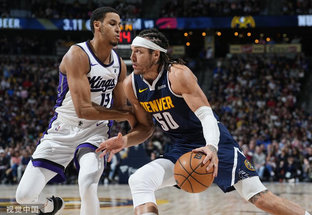 沿预定轨迹 沿预定轨迹